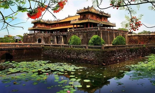 Circuit Vietnam -Hue - Porte-du-Midi 2.webp